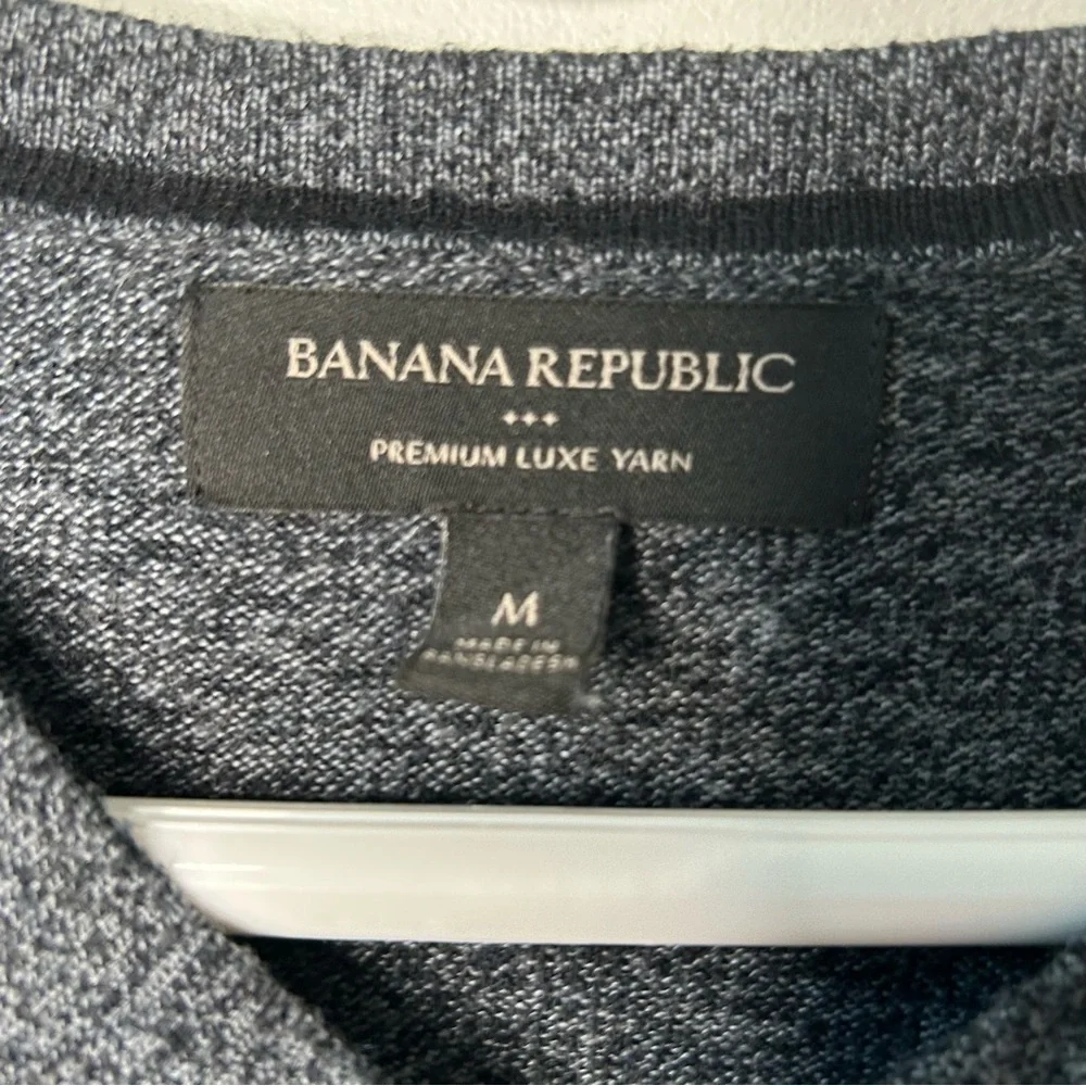 Banana Republic Premium Luxe Yarn Silk Cashmere Sweater Grey V-Neck medium